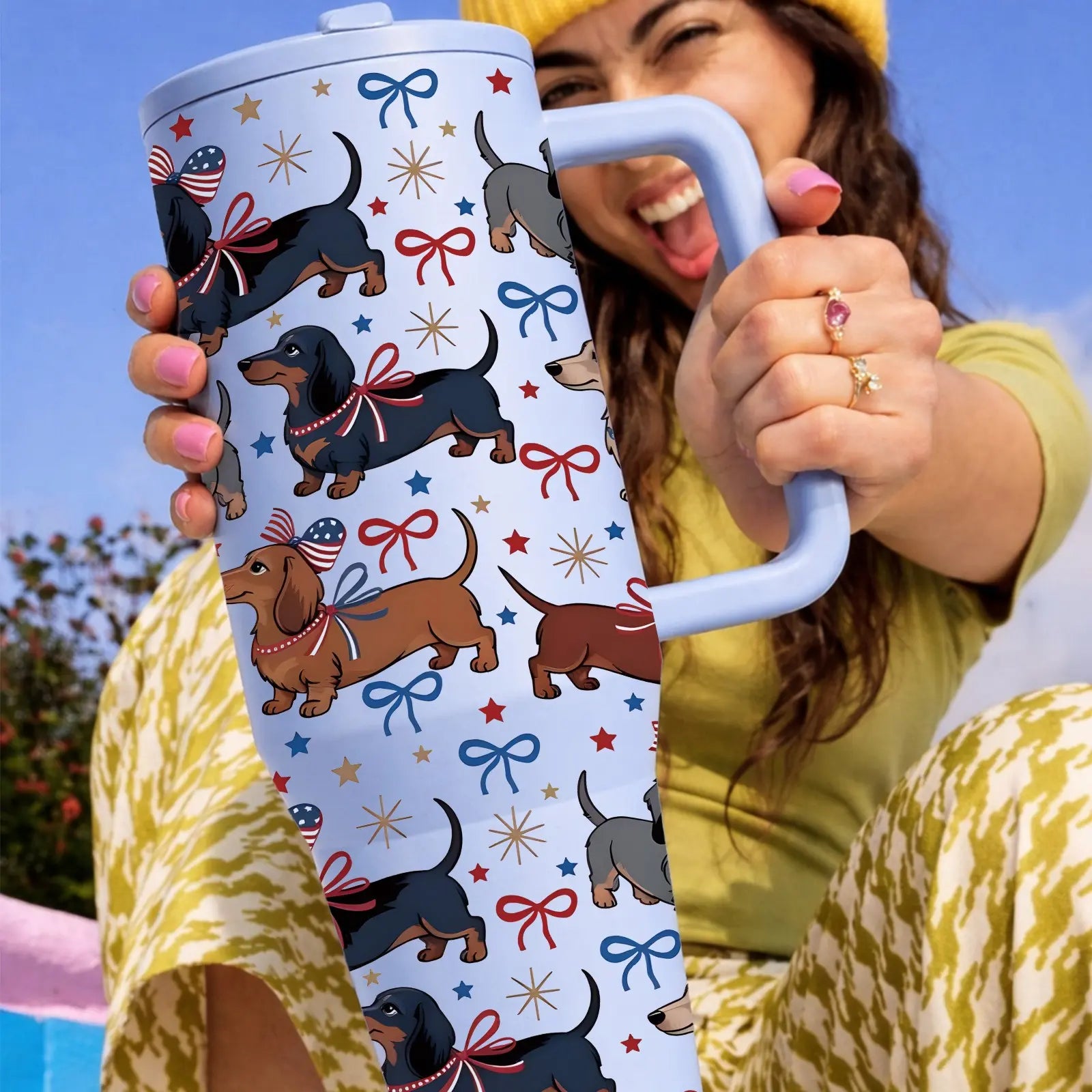 1Pc 40Oz Cute Dachshund Tumbler, Patriotic Dog Print Insulated Travel Mug with Handle, Stainless Steel Vacuum Cup for Coffee, Water and Iced Drinks, USA Style Summer Drinkware Gift for Women, Men, Dog Moms and Dog Lovers